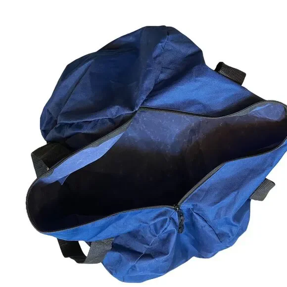 New York Yankees Duffle/Weekend/Gym Bag With Bonus Souvenir “Quest For 28” Cup - Picture 4 of 13